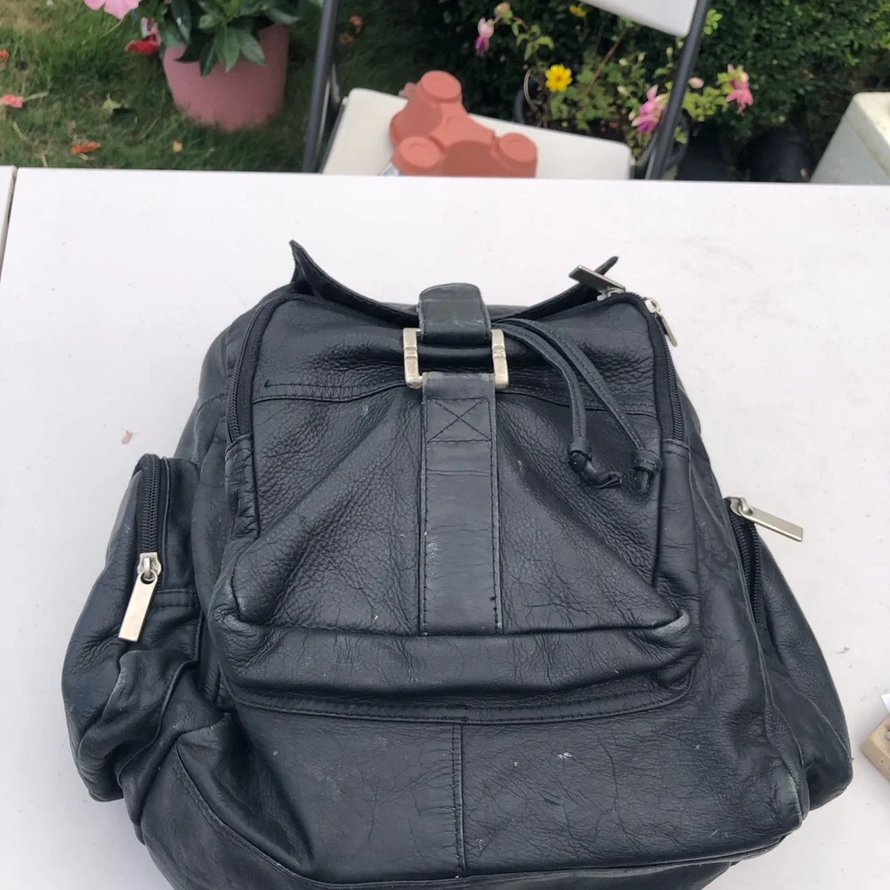 Men's genuine Black Leather To Load Backpack Classic Travel Bag